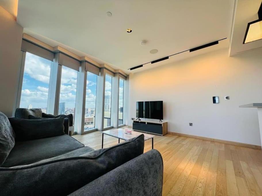 New Manhattan Loft Gardens Stratford ロンドン エクステリア 写真