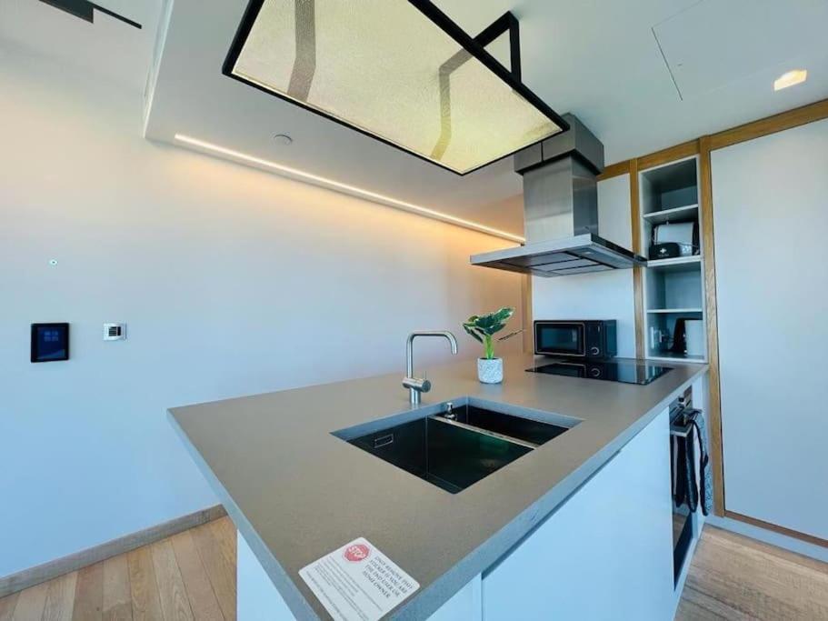 New Manhattan Loft Gardens Stratford ロンドン エクステリア 写真